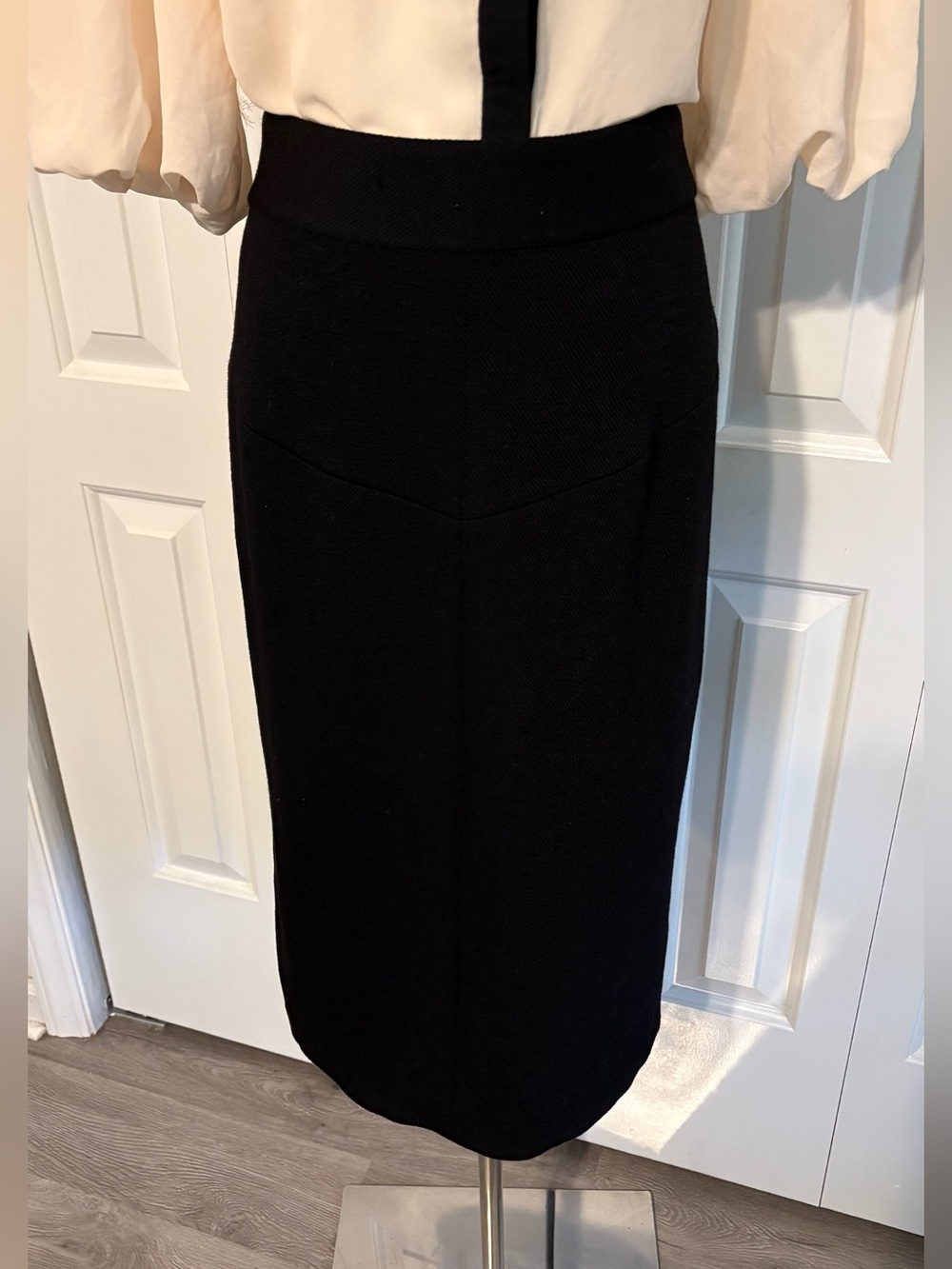 DIANE von FURSTENBERG Black Wool Blend V-Waist Seam Pencil Skirt w/Kick Pleat